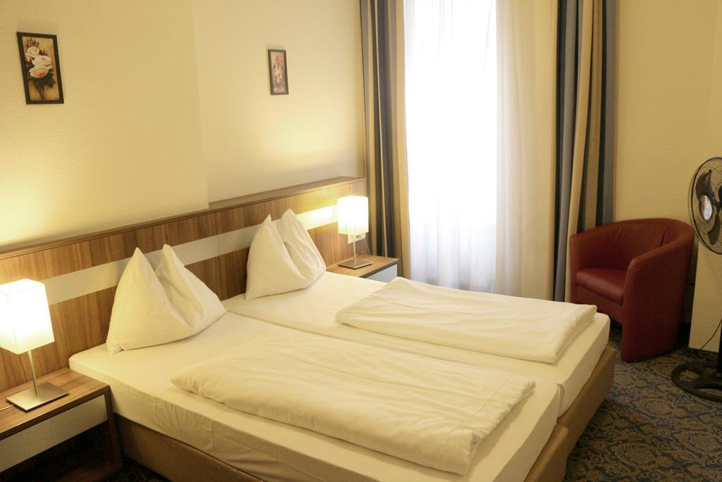 Hotel Carina Vienna Exterior photo